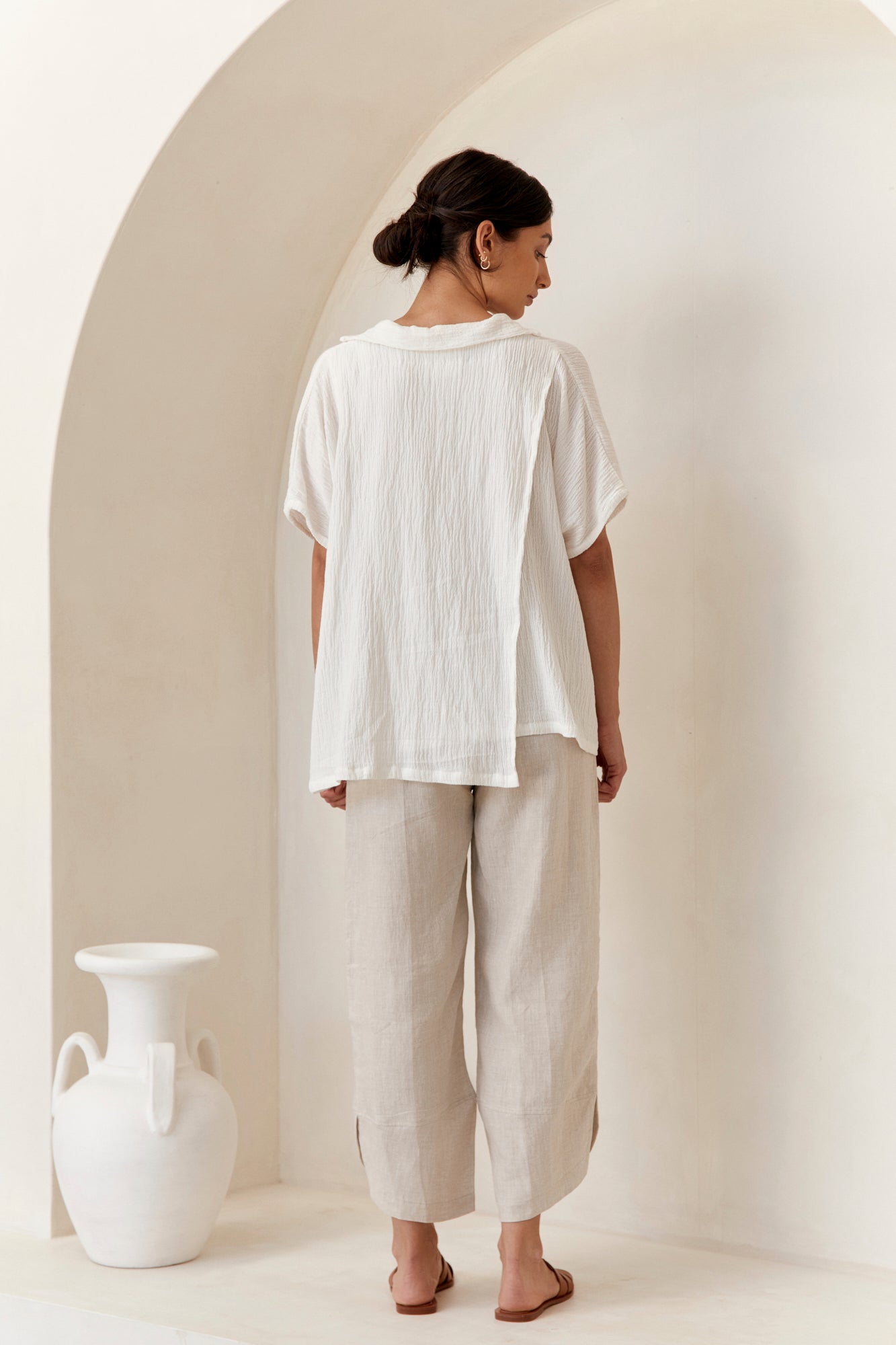 Model wears Palermo Linen Pants Natural with ankle detail