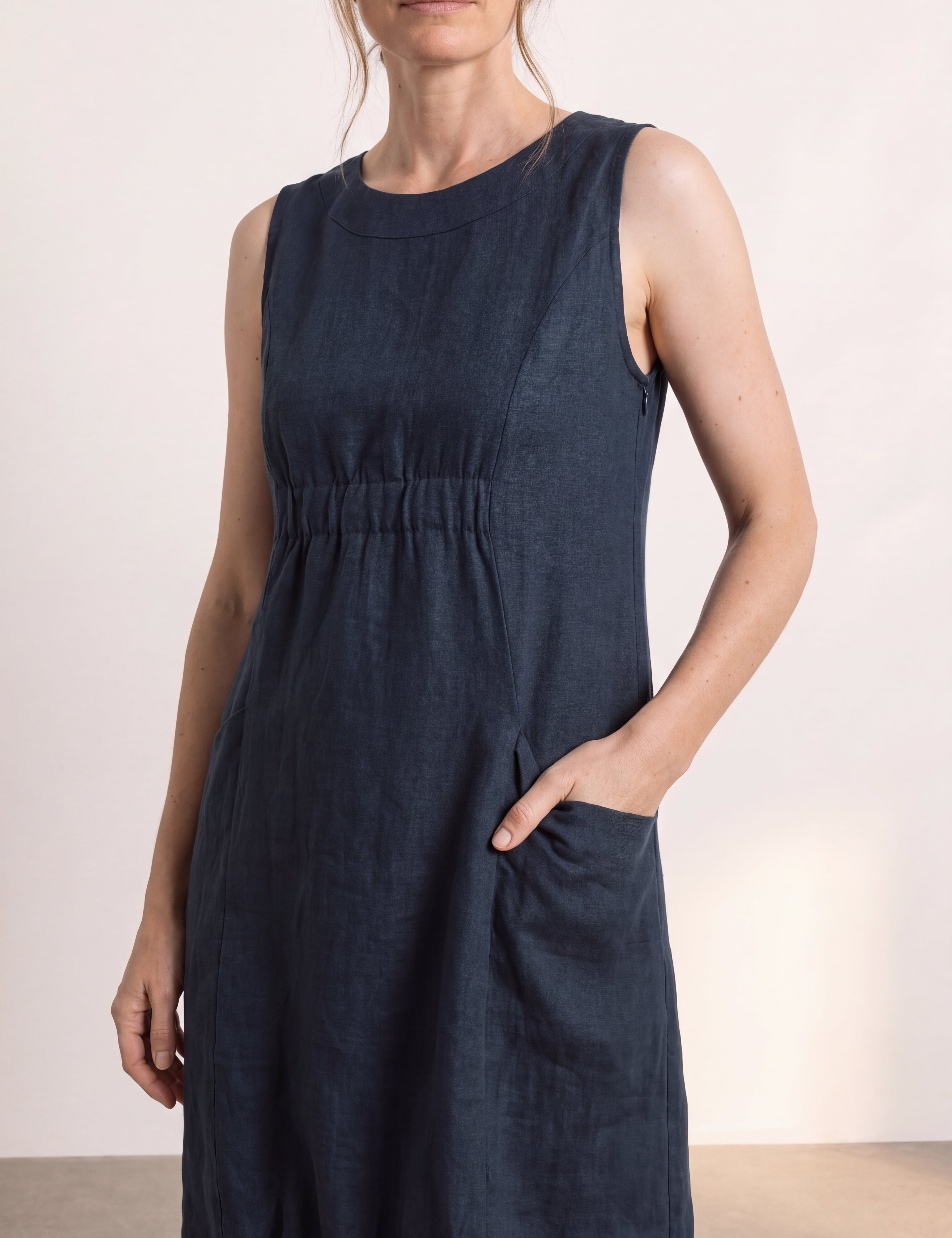 LULU_NAVY_DETAIL.jpg