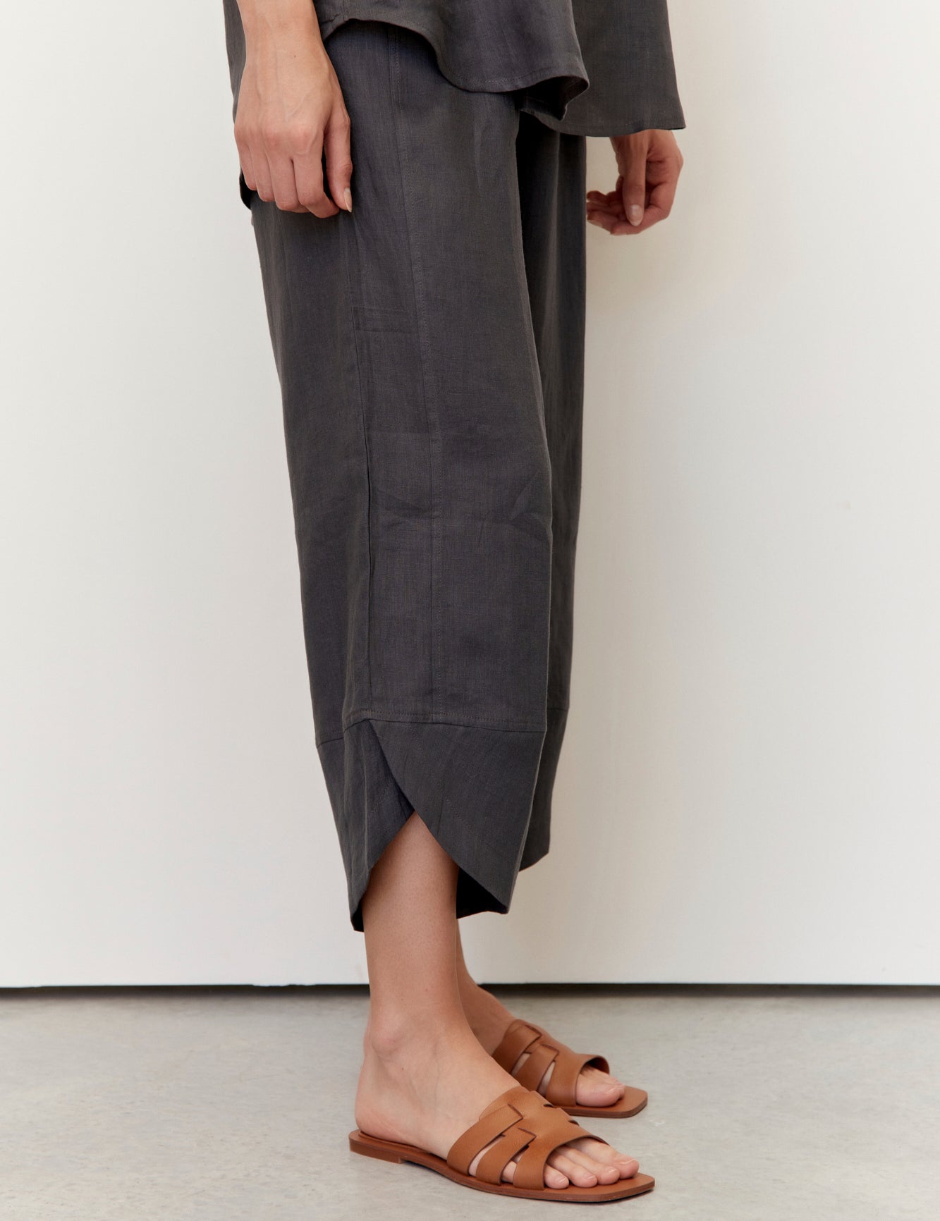 Palermo Linen Pants Charcoal with ankle detail